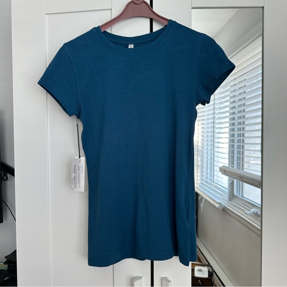 Aritzia Babaton foundation T-shirt - Picture 5 of 7